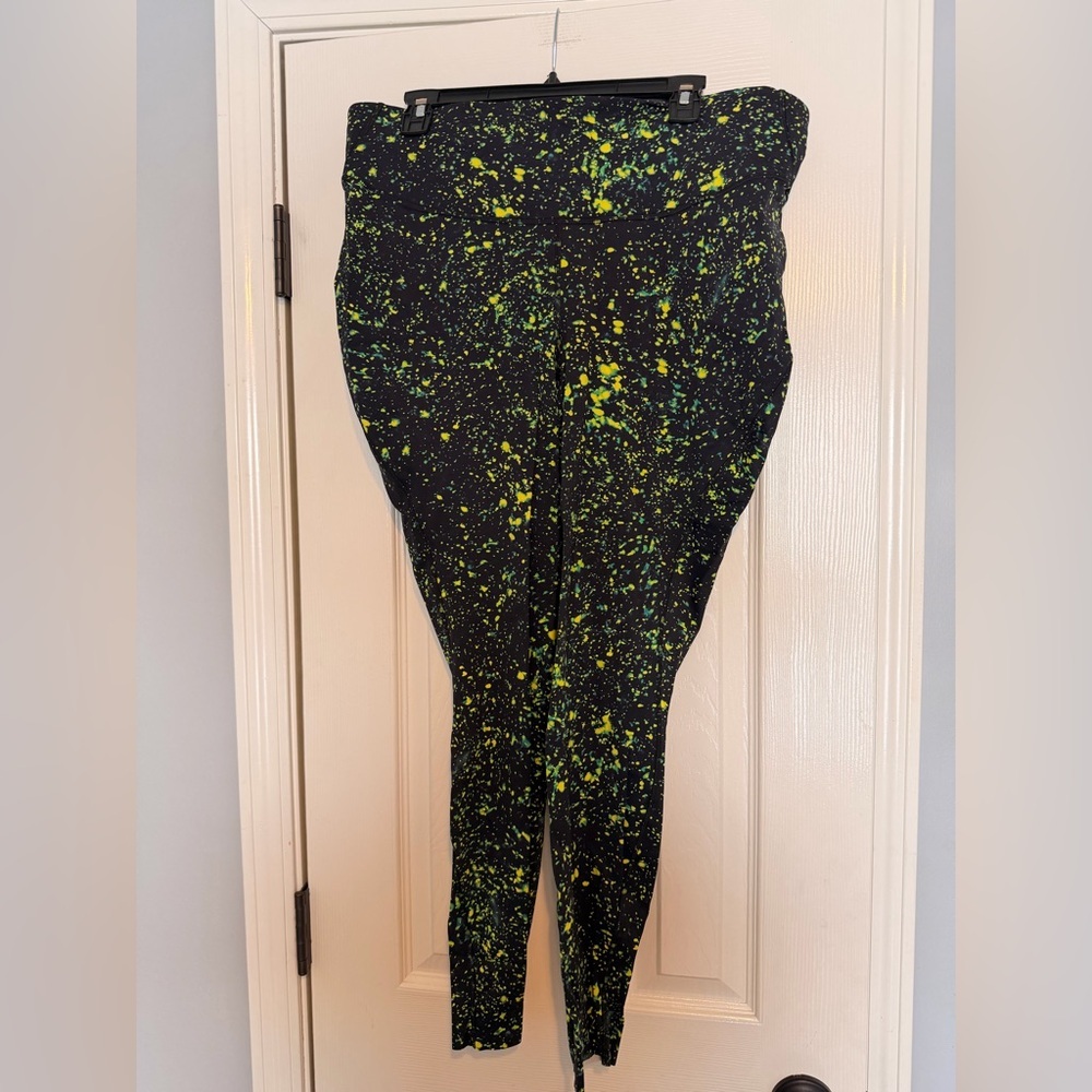 Lululemon - Base Pace Black and Green Splatter Print Leggings